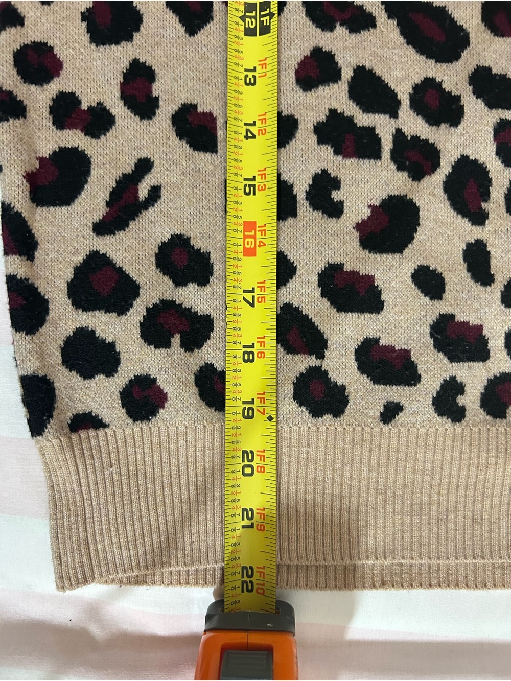T Tahari Tan Leopard Print Crewneck Sweater Preppy Casual Animal Print - Picture 6 of 14